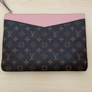 Louis Vuitton daily pouch